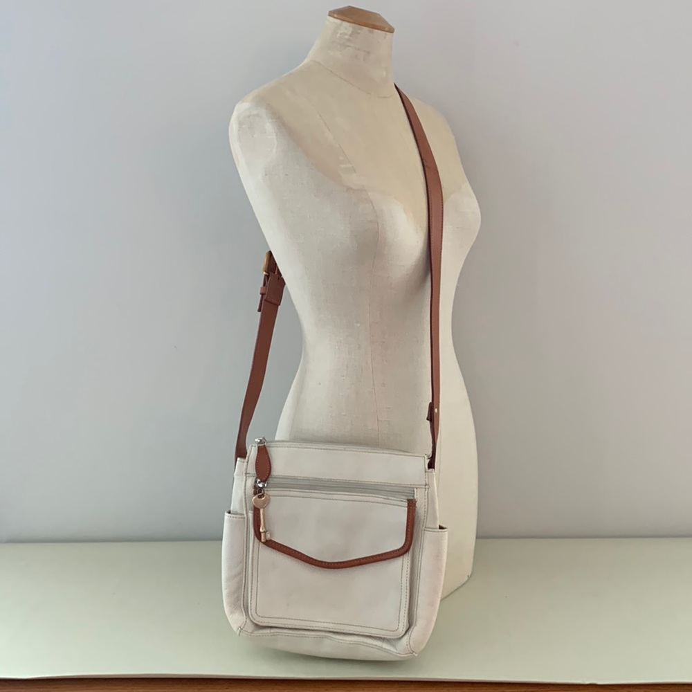 FOSSIL cross body bag w/ buckled strap - Cream, Tan leather lots of pockets.